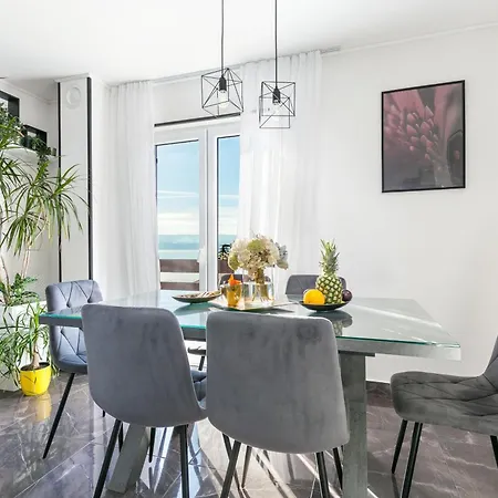 Lejlighed With Parking Space Duce, - 24975 *